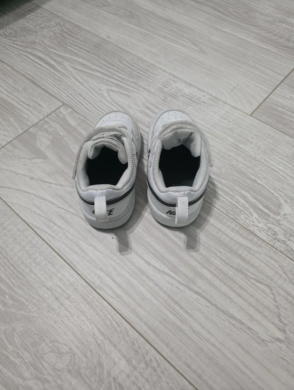 Toddler Boy Size 7C Green And White Nike Shoes